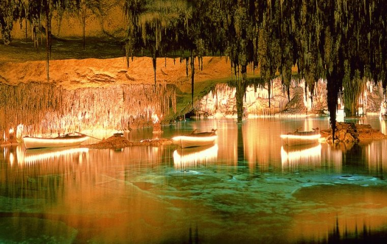 Caves del drach Porto Cristo Cave shot 1